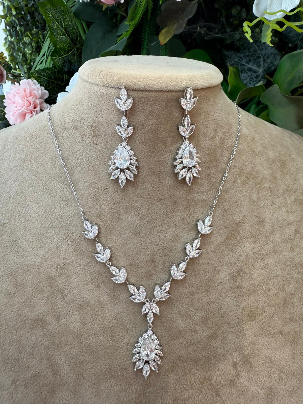 Zirve Işıltı Takı Seti