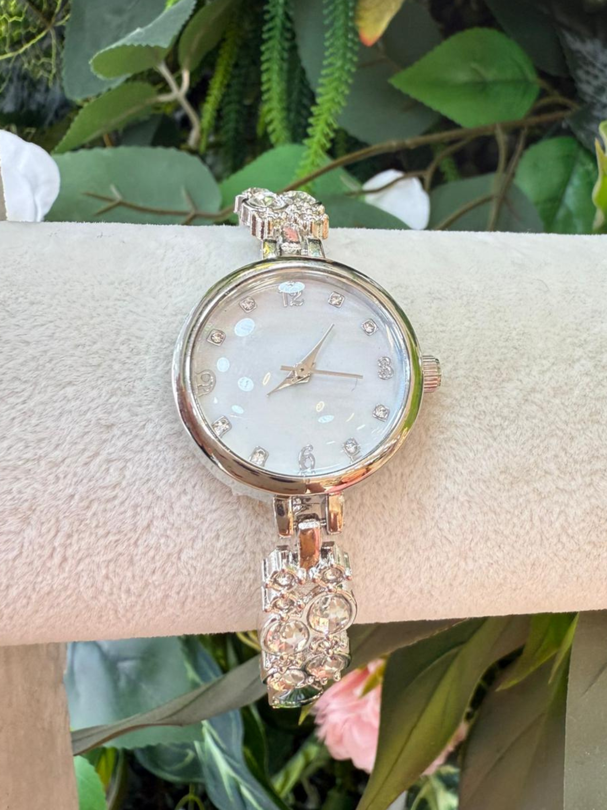 Gümüş Tonlu Taş Detaylı  Kol Saati