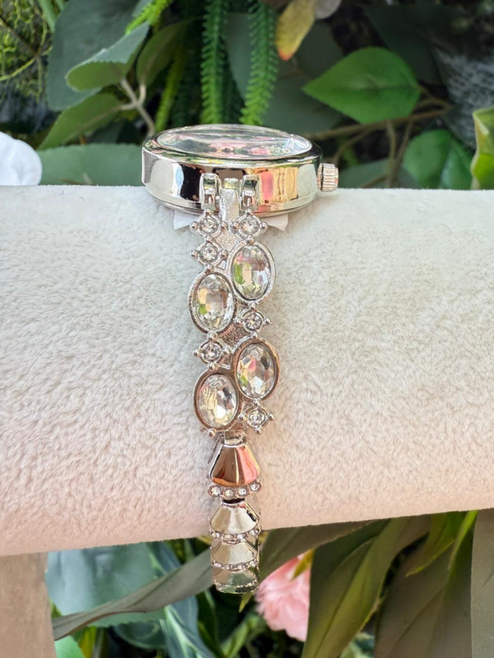 Gümüş Tonlu Taş Detaylı  Kol Saati