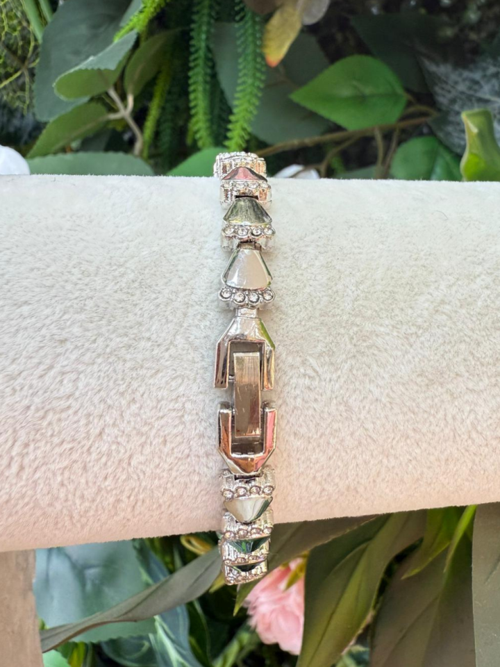 Gümüş Tonlu Taş Detaylı  Kol Saati