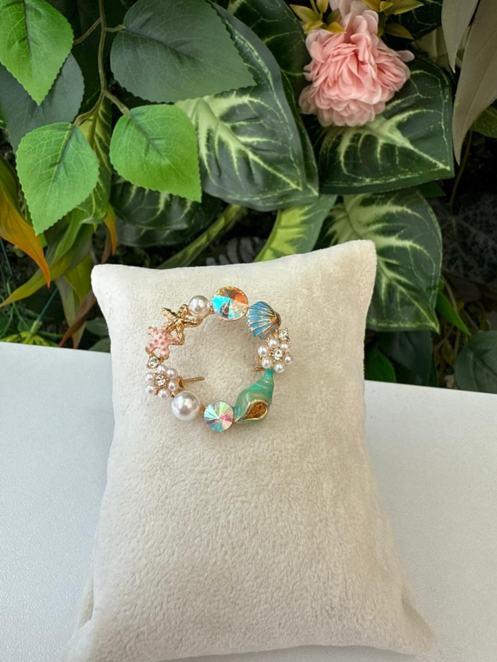 Mercan Çemberi Broş